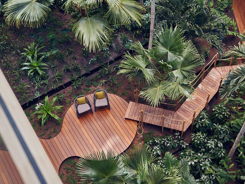 Hotel Jakarta, Netherlands